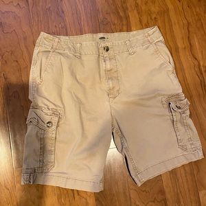 Men’s Tan Cargo Shorts Size 36 (2 AVAILABLE)